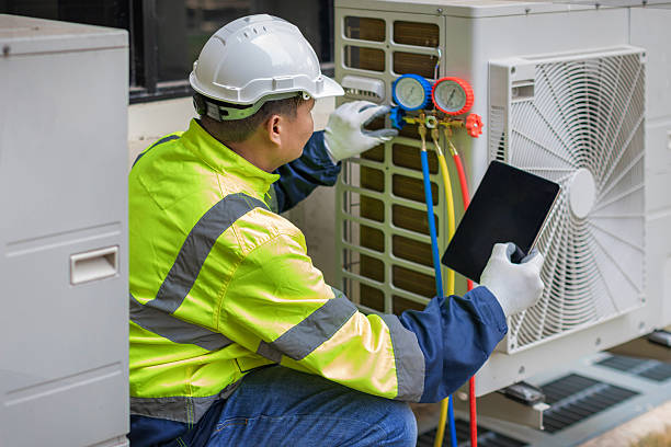 Professional Hvac technician working in Woodburn, VA